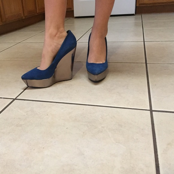 Blue Suede ALDO Wedges - Picture 4 of 4