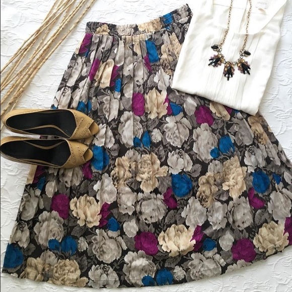 Dresses & Skirts - Floral skirt vintage style