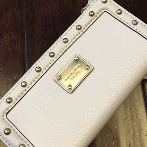 Michael Kors cream leather wallet