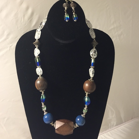 Wooden & glass necklace set - Picture 1 of 3