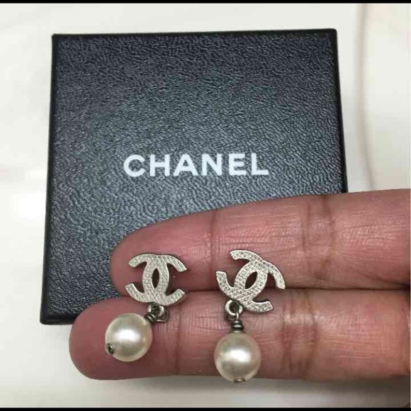 🌷Authentic Chanel Earrings🌷