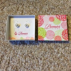 Premier Designs Faux Pearl Earrings