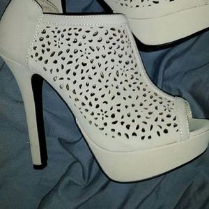 Size 7/8 medium fits more like a 6.5