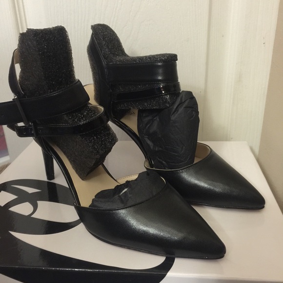 nice black shoes - Picture 2 of 4