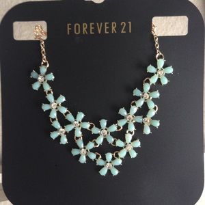 Gorgeous mint green necklace! NWOT.