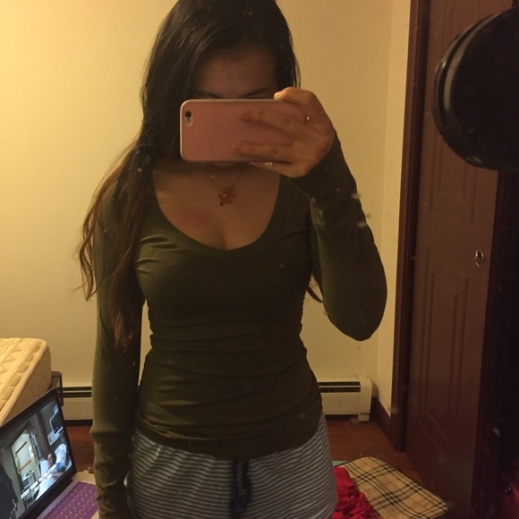OLIVE V NECK LONG SLEEVE - Picture 1 of 1