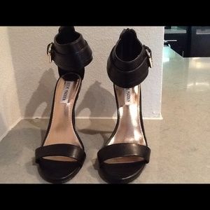 ✂️️ cut! Black Steve Madden Heels