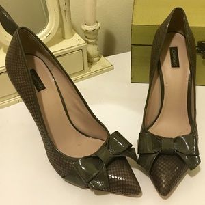 Joan & David Pumps