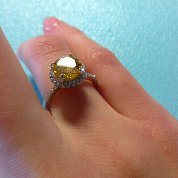 18k White Gold 2.00 Ct Yellow CZ Cushion Ring - Picture 2 of 4