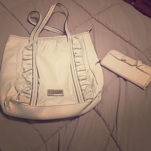 Adorable ny&co tote with matching wallet in EUC