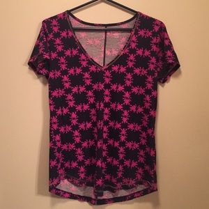 Lilly Pulitzer V-Neck T-Shirt Size Large