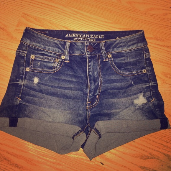 NEVER WORN AMERICAN EAGLE JEANS SIZE 6