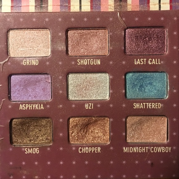 Urban decay eye shadow palette. - Picture 2 of 3