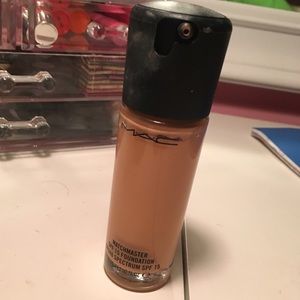 MAC Matchmaster SPF 15 Foundation "1.5"