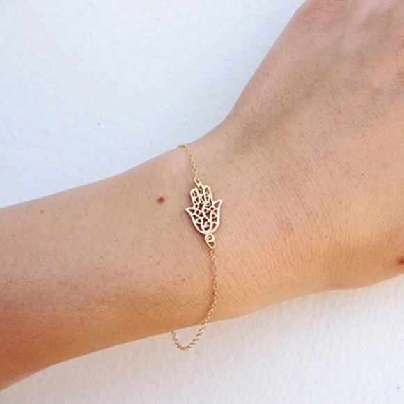 Jewelry - 💟Simple Gold Hand Bracelet💟