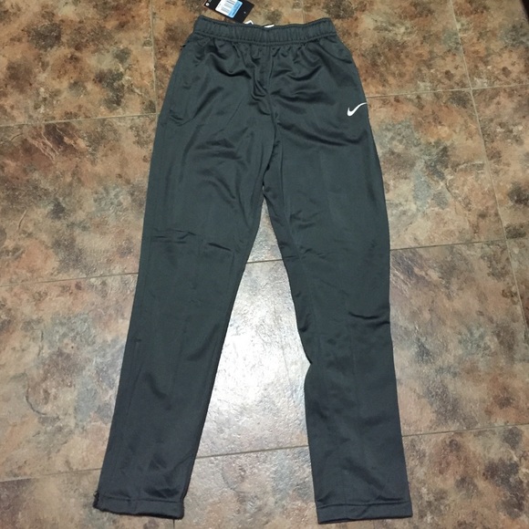 NWT Boys gray Nike pants. Size medium