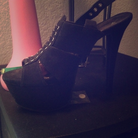 SEXY!!! Black pumps