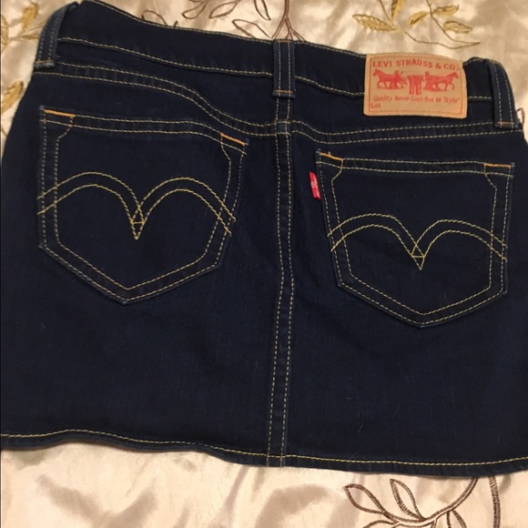 Vintage Levi's mini jean skirt - Picture 3 of 4