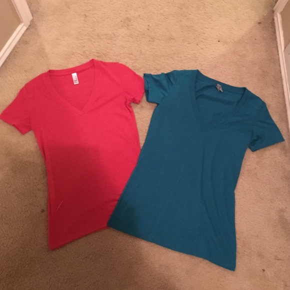 2 v neck shirts