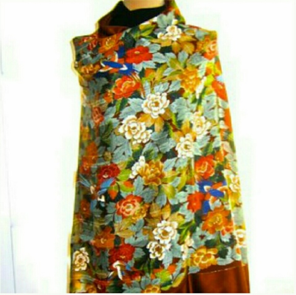 ❌Vintage Nina Ricci HUGE Beautiful Silk Wrap❌ - Picture 4 of 4