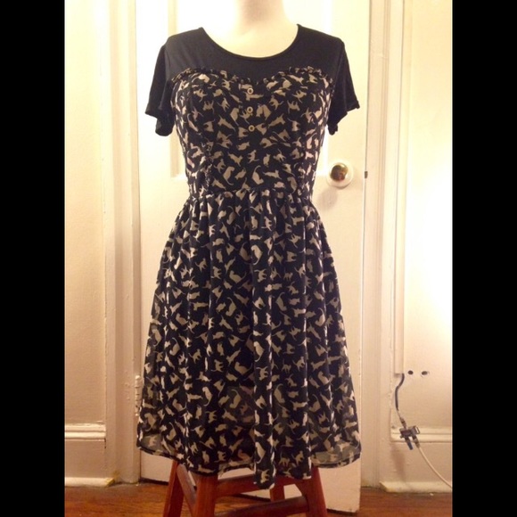 Vintage-inspired cat print dress