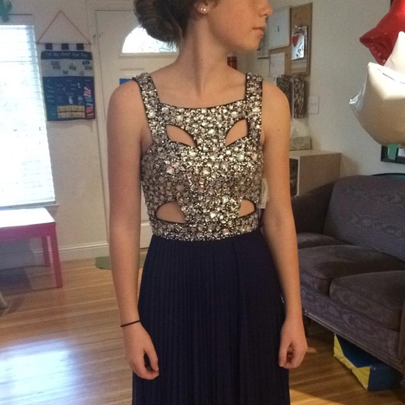 Prom Dress - Picture 2 of 3