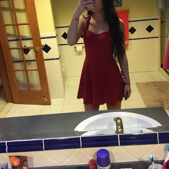 Red dress.💃🏻 - Picture 4 of 4