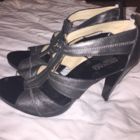 Heels - Picture 2 of 3