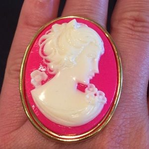 Tarina Tarantino Cameo Ring 🔥Hot Pink🔥