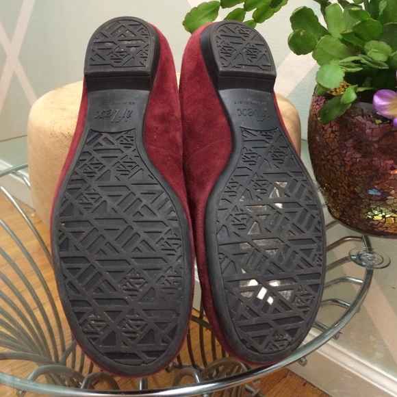 EUC- Anne Klein "iflex" Suede Flats - Picture 4 of 4