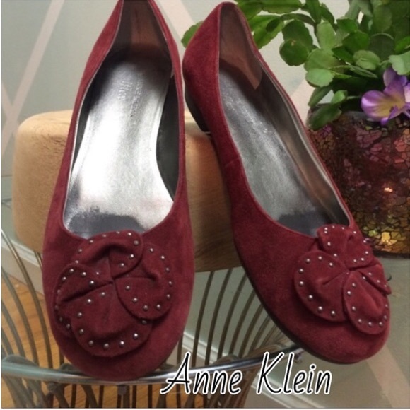 EUC- Anne Klein "iflex" Suede Flats - Picture 2 of 4