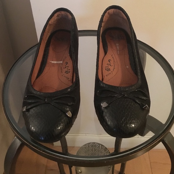 Black flats