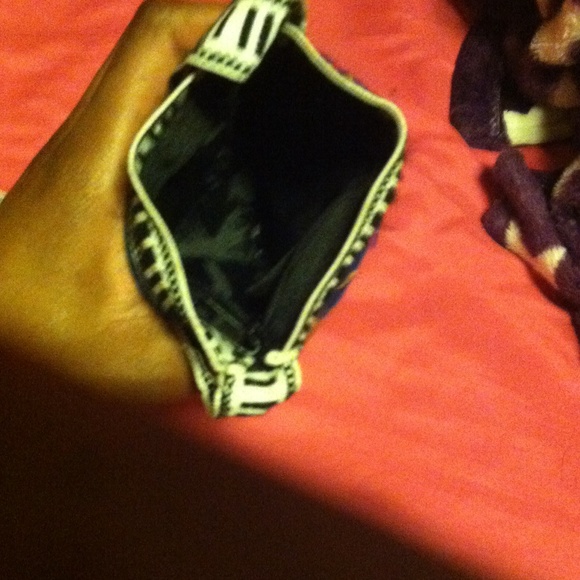 Nice Bahamas bag 👛 - Picture 3 of 3