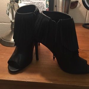 MADDEN black, peep toe booties