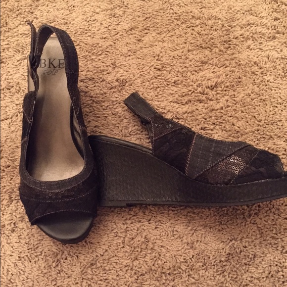 ✨Black Wedges from Buckle✨