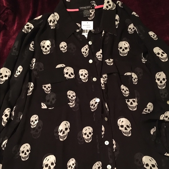 Sheer skull print top
