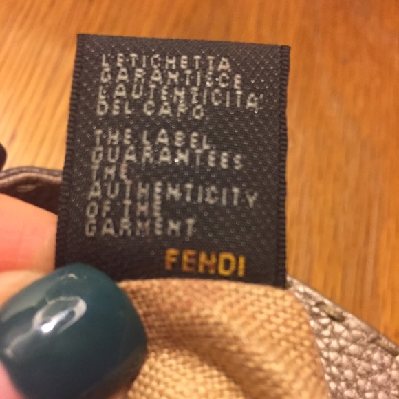 FENDI Handbag - Picture 2 of 7