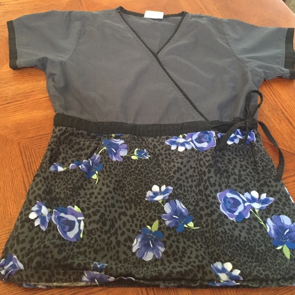 Floral scrub top