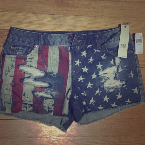 NWT: American Flag Distressed Denim Shorts