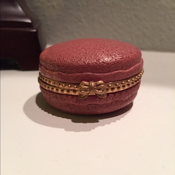 Macaroon trinket box-resin