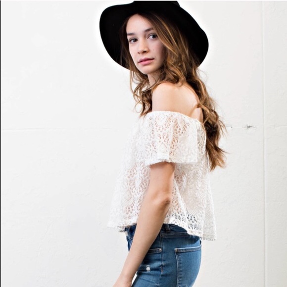 ❗️FINAL PRICE❗️ Off the Shoulder Lace Overlay Top - Picture 2 of 3