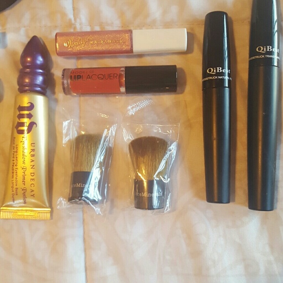 AMAZING DEAL Make Up Lot - Picture 3 of 4