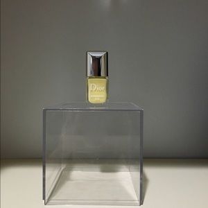 Dior nail polish in sunwashed (319)