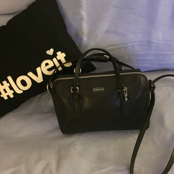 Adorable NWOT Coach small cross body with hang tag