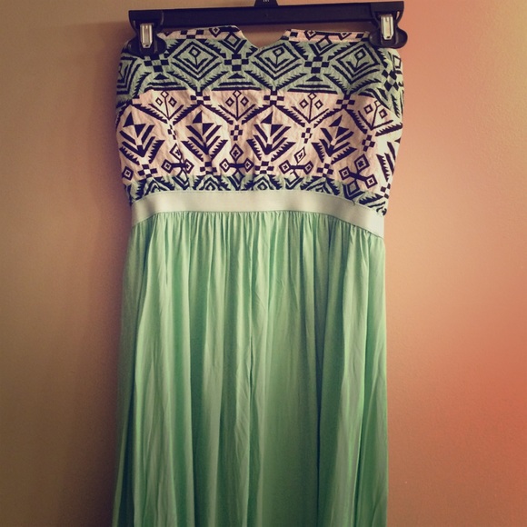 Green strapless maxi-dress