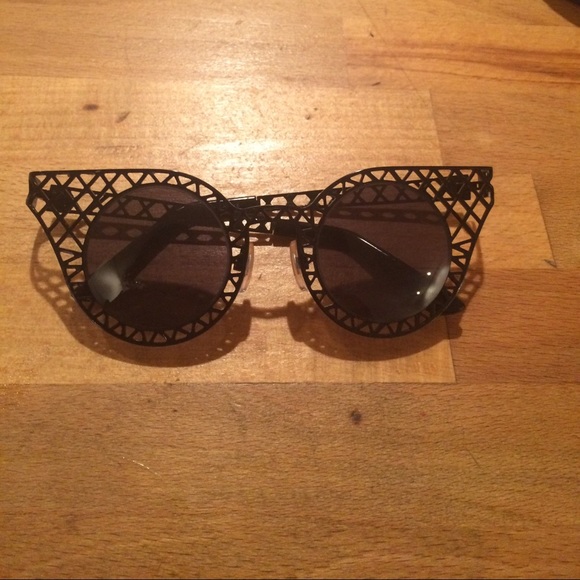 Cat eye sunglasses
