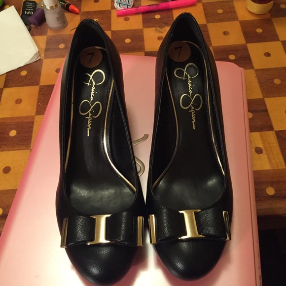 Jessica Simpson black closed toe wedge