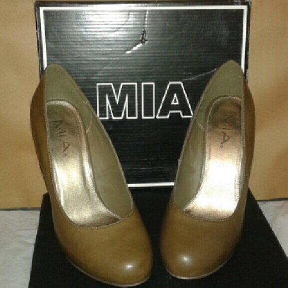 MIA Shoes - 🚨SALE🚨Olive/Army Green heel pumps 9.5