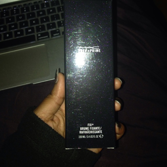 Mac Cosmetics setting spray