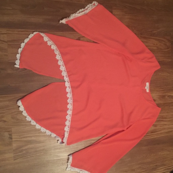 Blouse with lace detailing & adorable open back